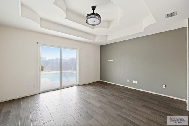 empty room with a tray ceiling