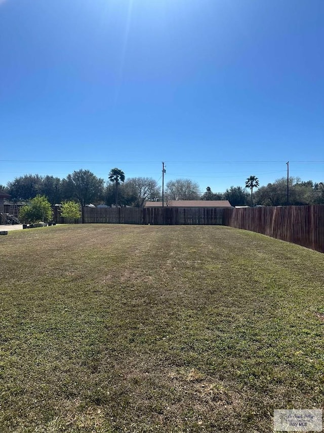 view of yard featuring fence