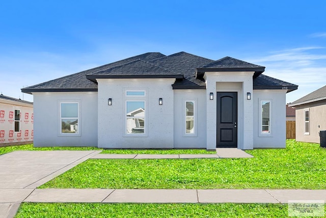 view of front of home with a front lawn