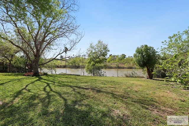 view of yard featuring a water view