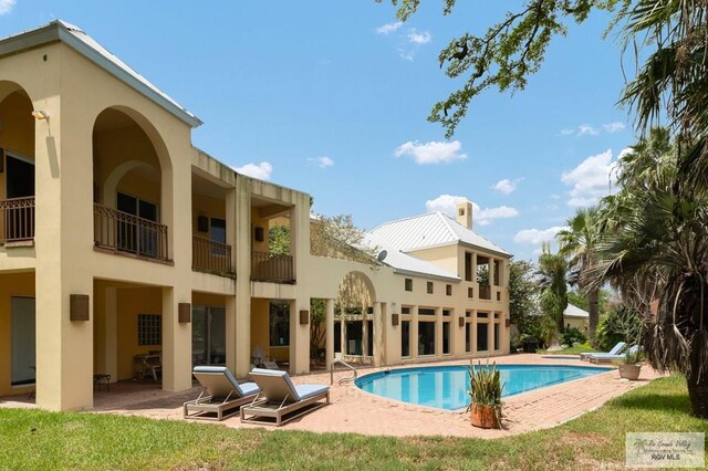 view of swimming pool with a patio area