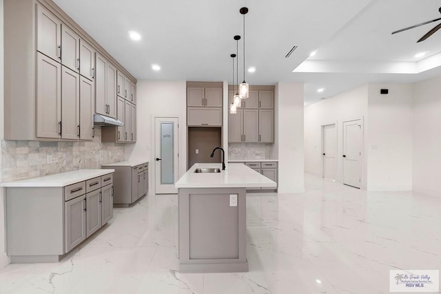kitchen featuring a sink, recessed lighting, and gray cabinets