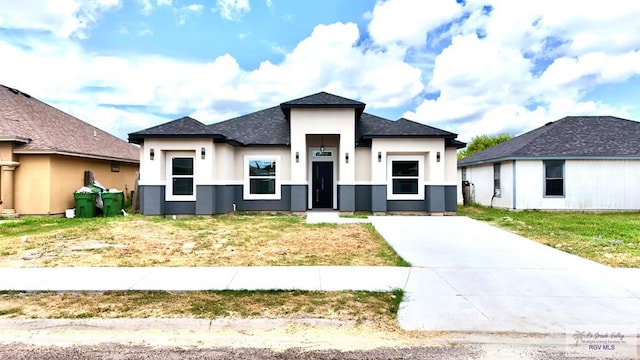 view of front facade with a front lawn