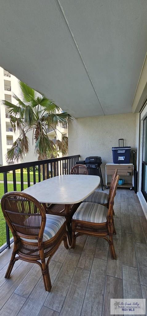 balcony featuring a grill