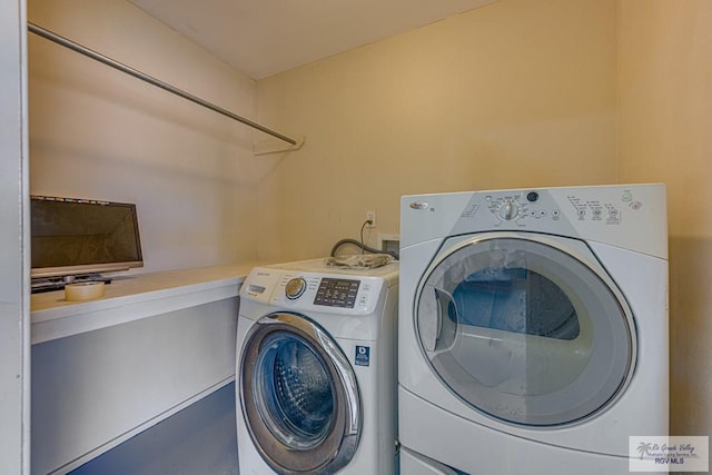 171 Line 17 Rd, San Benito, TX 78586 - laundry area featuring washing machine and clothes dryer