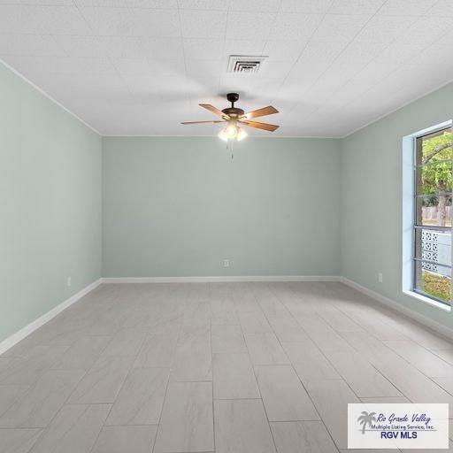 empty room featuring ceiling fan