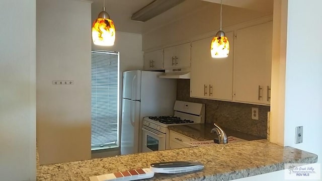 kitchen featuring tasteful backsplash, decorative light fixtures, gas range gas stove, under cabinet range hood, and a sink