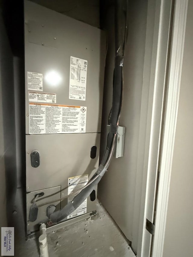 902 Rio Hondo Rd, Harlingen, TX 78550 - utilities featuring heating unit