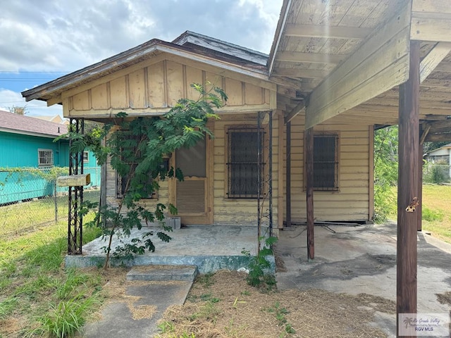 view of front of property