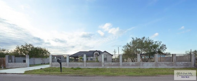 view of front facade