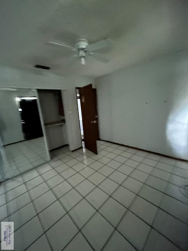 empty room with ceiling fan