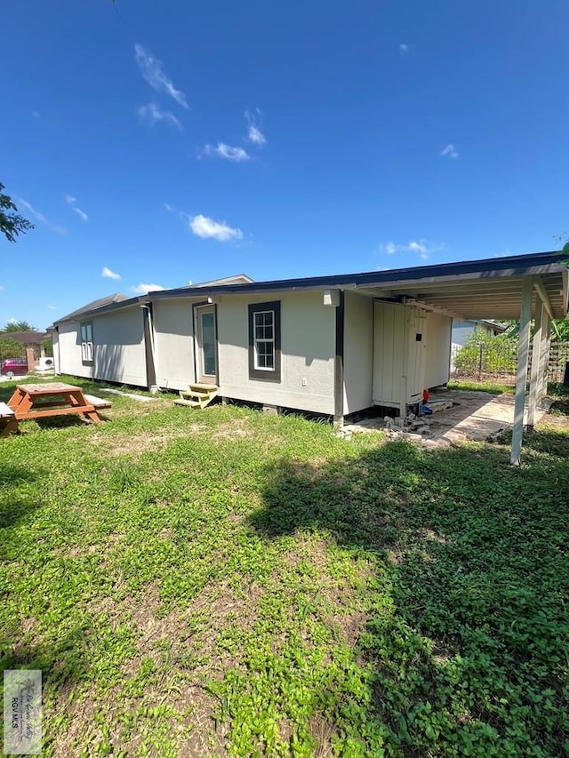 back of house featuring a yard