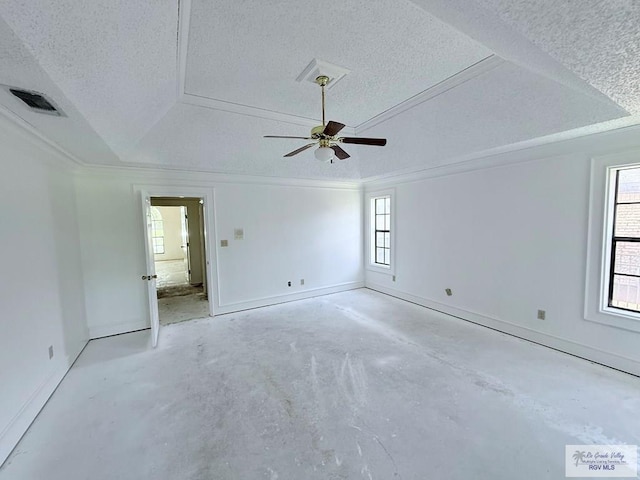 empty room featuring ceiling fan and a textured ceiling