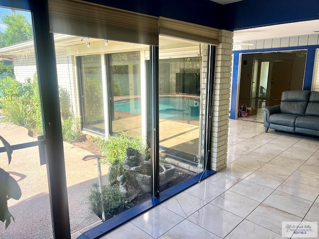 501 W Palm Valley Dr, Harlingen, TX 78552 - view of doorway to outside