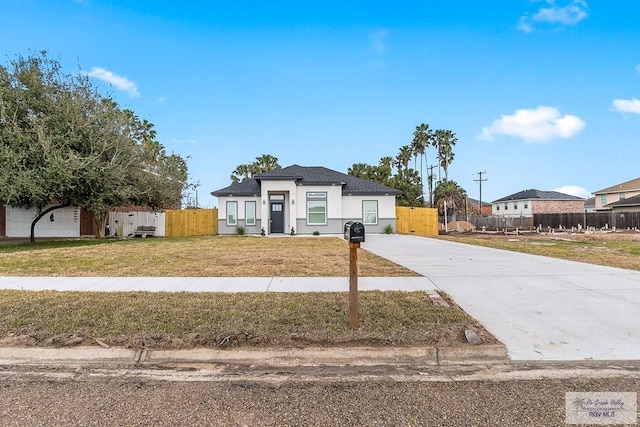 view of front of home with a front lawn