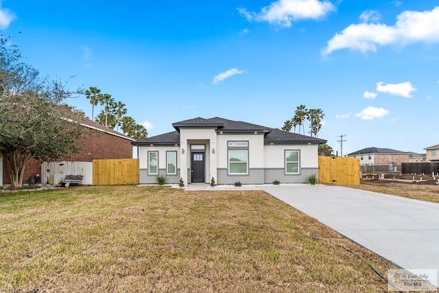 prairie-style home with a front lawn