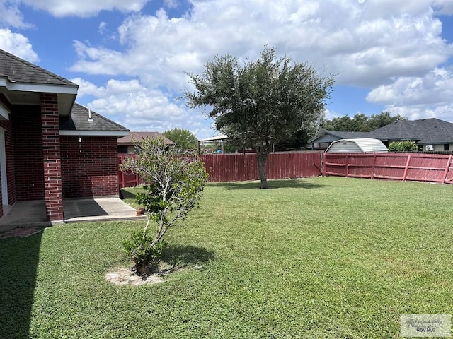 view of yard with a patio area