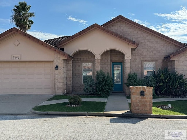 view of front of property featuring a garage