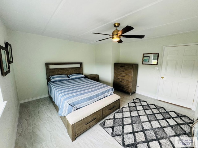 bedroom with ceiling fan