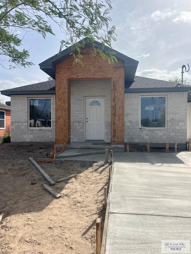 view of front of property with roof with shingles