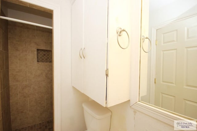 825 E Vinson Ave, Harlingen, TX 78550 - full bathroom featuring tiled shower and toilet