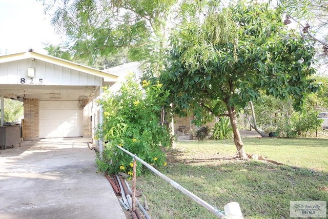 825 E Vinson Ave, Harlingen, TX 78550 - view of front facade featuring brick siding, a front lawn, and concrete driveway