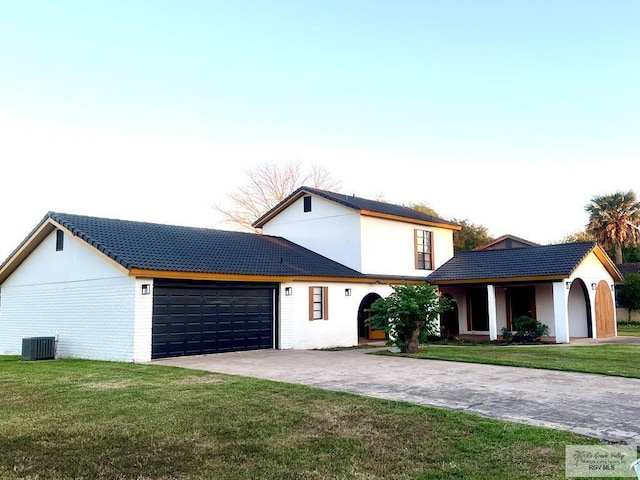 view of front facade with a front lawn and cooling unit