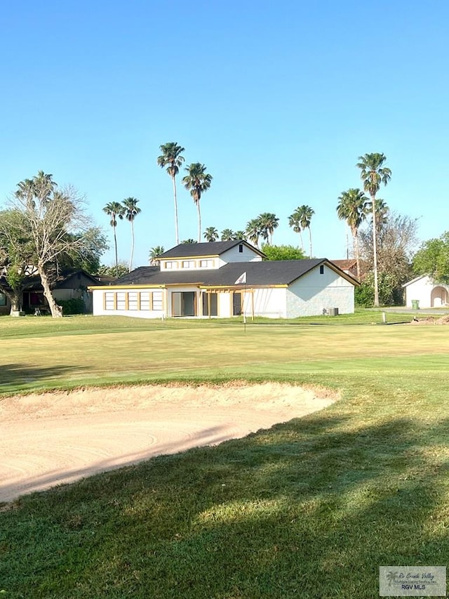 ranch-style home featuring a front lawn