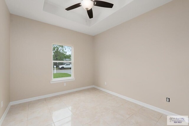 unfurnished room featuring ceiling fan and light tile patterned flooring