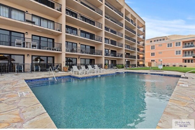 4300 Gulf Blvd Unit 105, South Padre Island, TX 78597 - view of pool