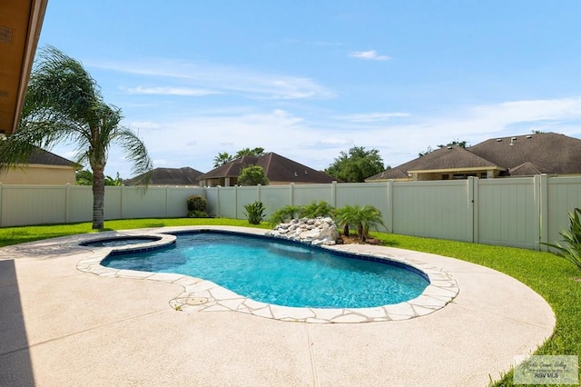 5713 Spicewood, Harlingen, TX 78552 - view of swimming pool featuring a fenced backyard, a patio, and a pool with connected hot tub