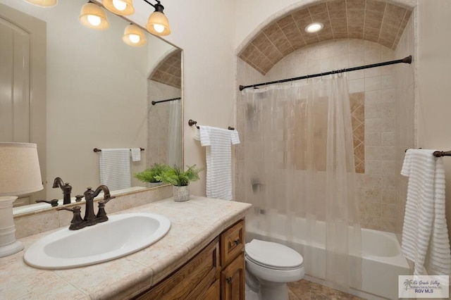 5713 Spicewood, Harlingen, TX 78552 - full bathroom with shower / tub combo with curtain, toilet, vanity, and vaulted ceiling