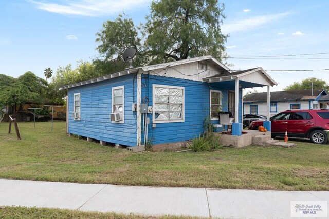 view of front of house featuring a front lawn and cooling unit