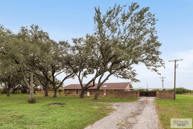 view of front of home featuring a front lawn and fence