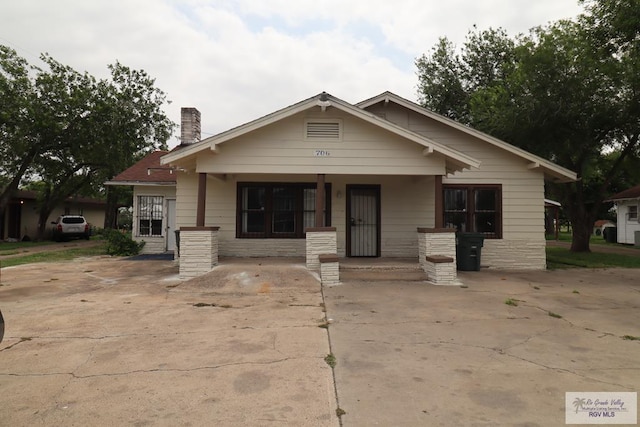 706 N 1st St, Harlingen, TX 78550 - bungalow-style house with a porch and a chimney