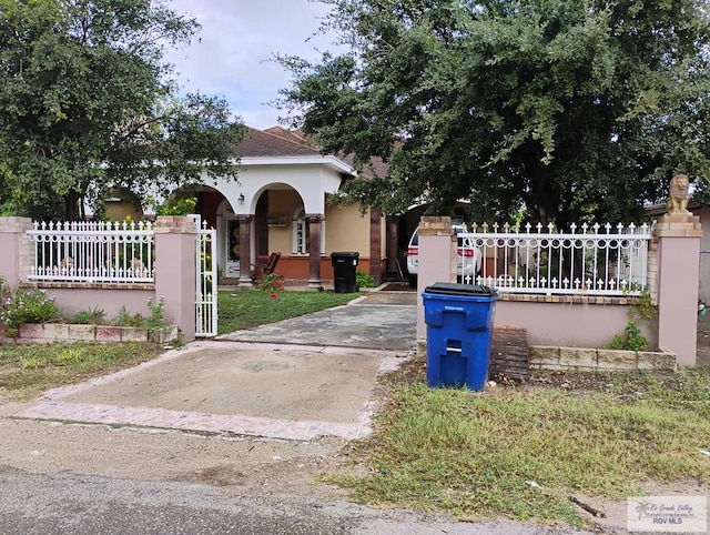 view of front of home featuring a porch