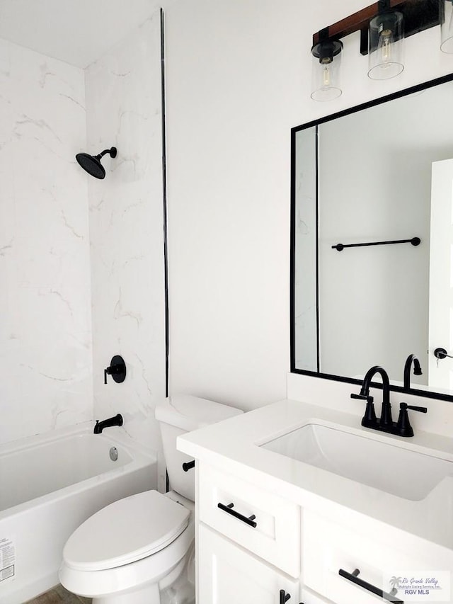 full bathroom featuring tiled shower / bath, vanity, and toilet