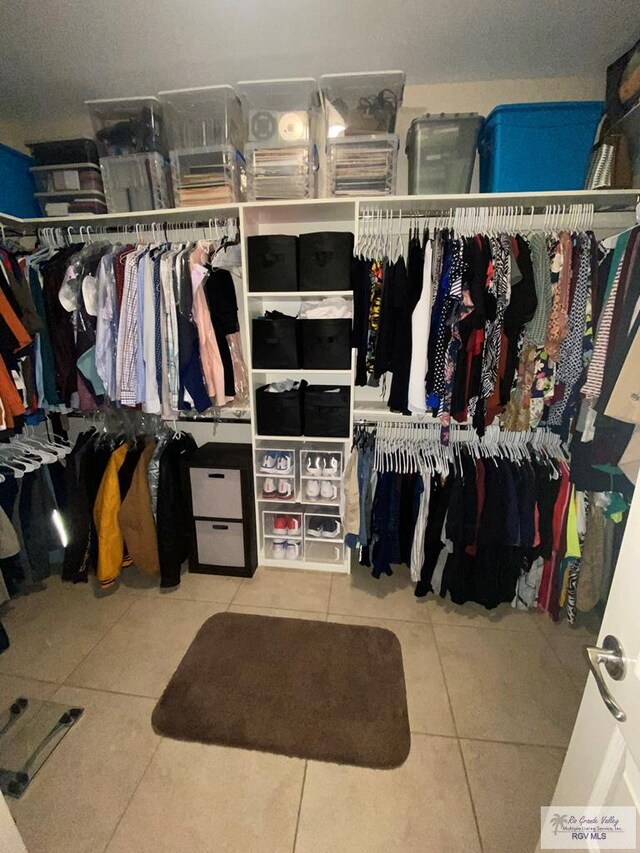 spacious closet featuring light tile patterned floors