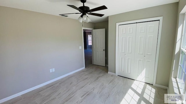 unfurnished bedroom featuring ceiling fan and a closet