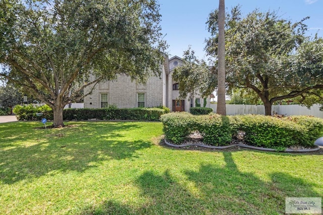 view of front of property with a front yard