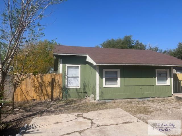 view of front of house featuring fence