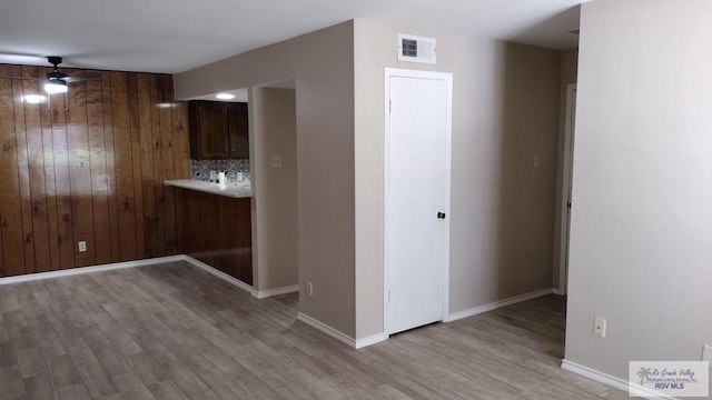 unfurnished room with light wood-type flooring and ceiling fan