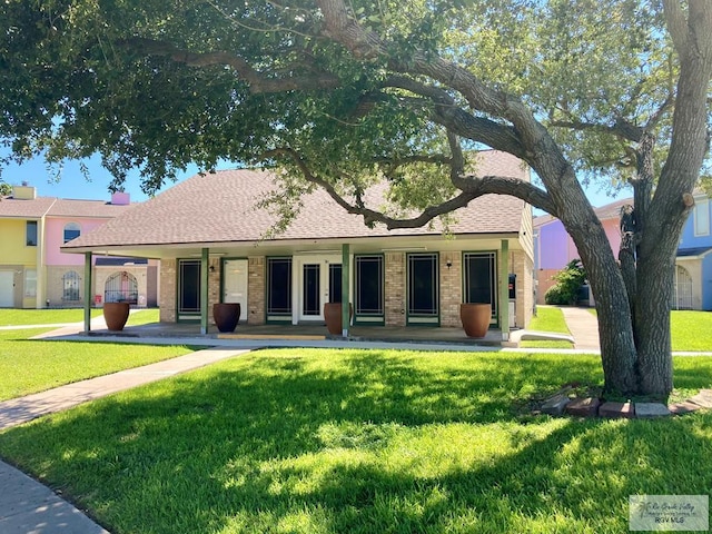 ranch-style home with a front lawn and covered porch