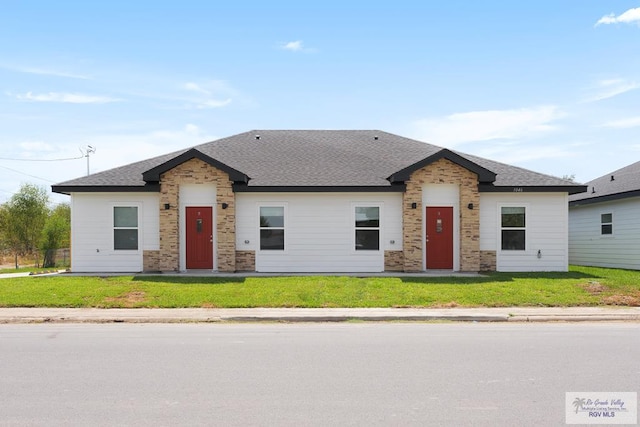 view of front of house with a front yard