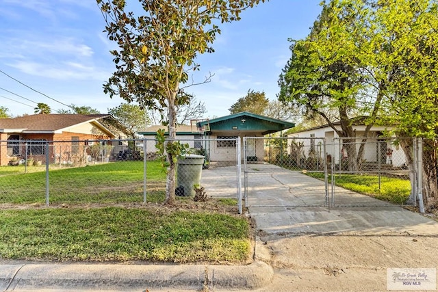 view of front of home featuring a front lawn, a fenced front yard, concrete driveway, a carport, and a gate