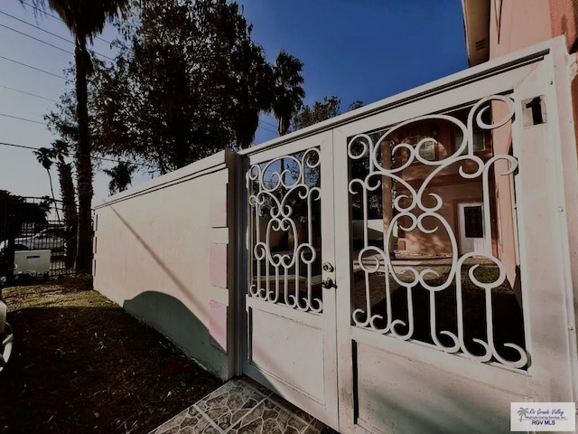 144 Country Club Rd Unit 1, Brownsville, TX 78520 - view of gate