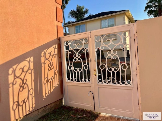 144 Country Club Rd Unit 1, Brownsville, TX 78520 - view of gate