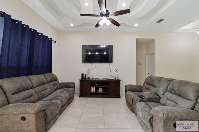 living room featuring recessed lighting, ceiling fan, baseboards, and visible vents