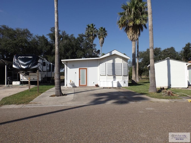 view of front of property