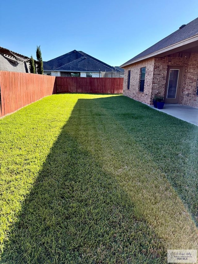 view of yard featuring a fenced backyard